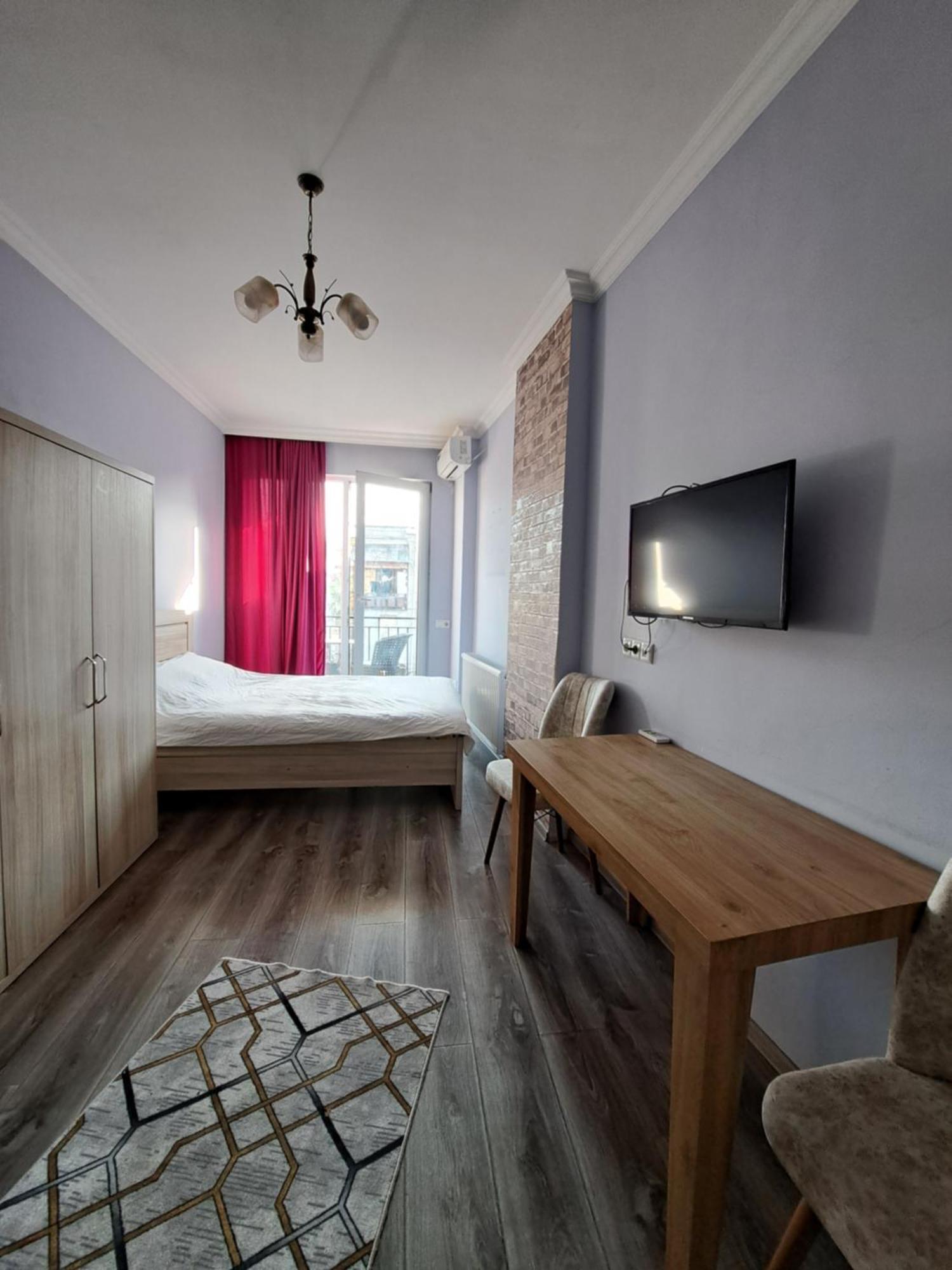 Karvi Hostel & Suites Batumi Esterno foto
