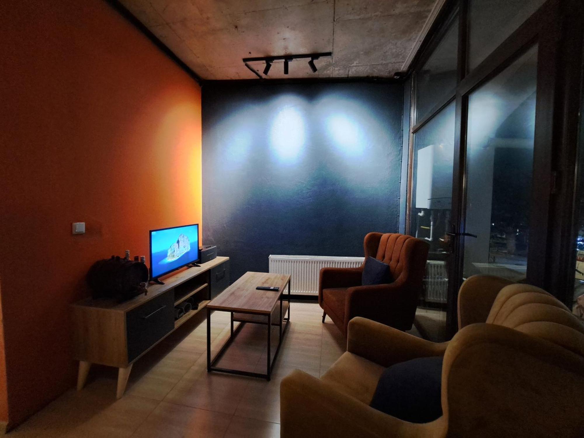 Karvi Hostel & Suites Batumi Esterno foto