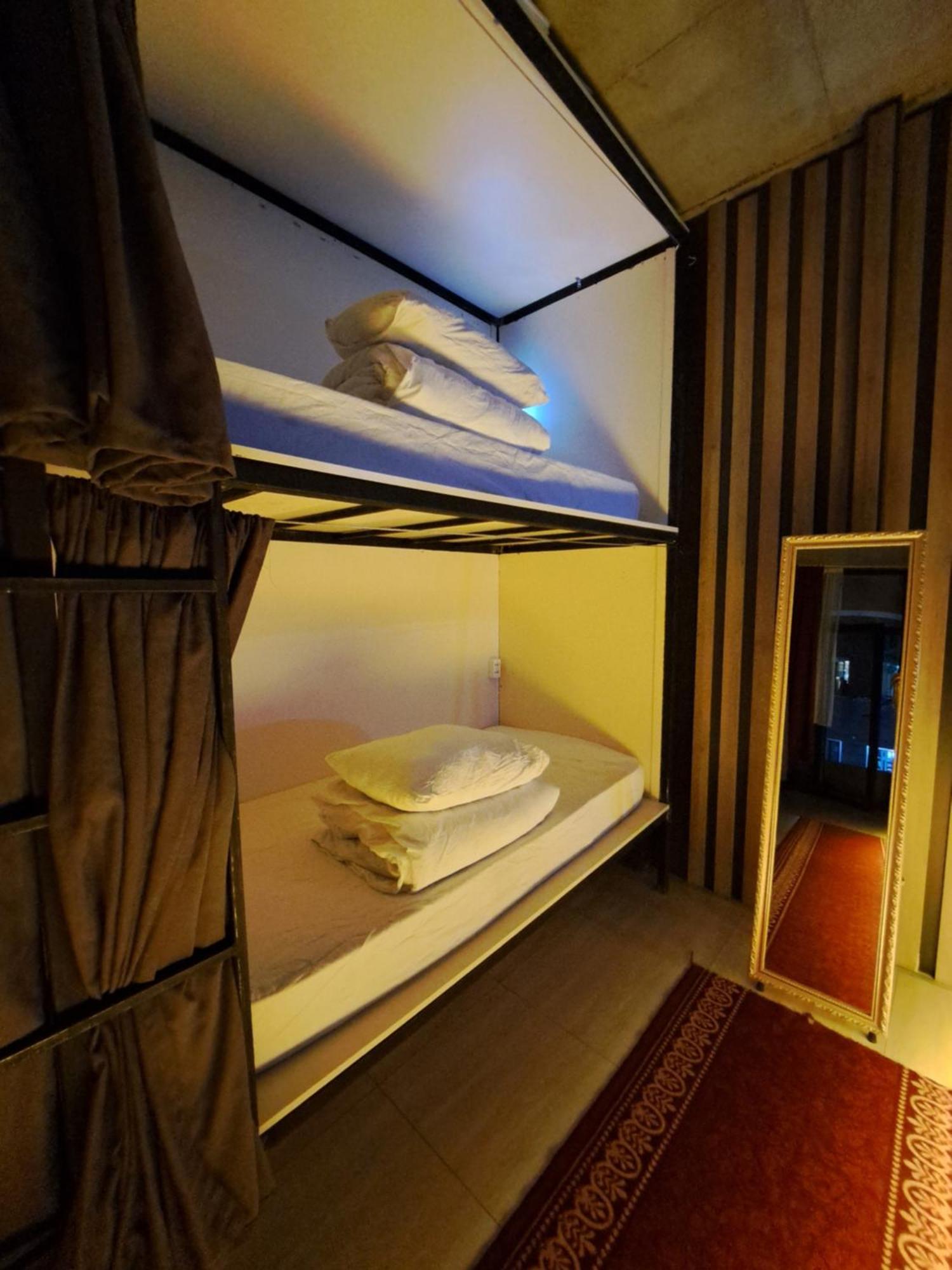 Karvi Hostel & Suites Batumi Esterno foto