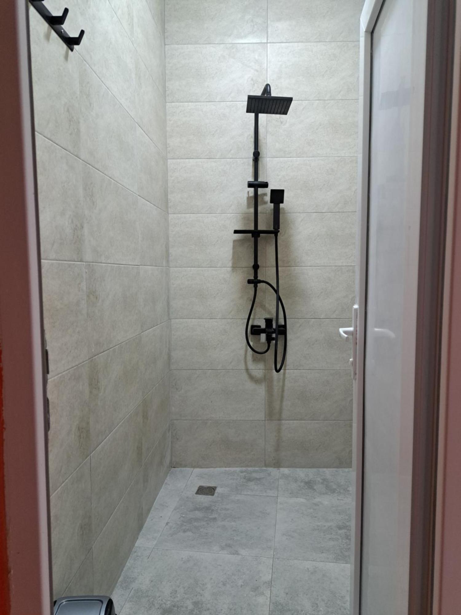 Karvi Hostel & Suites Batumi Esterno foto