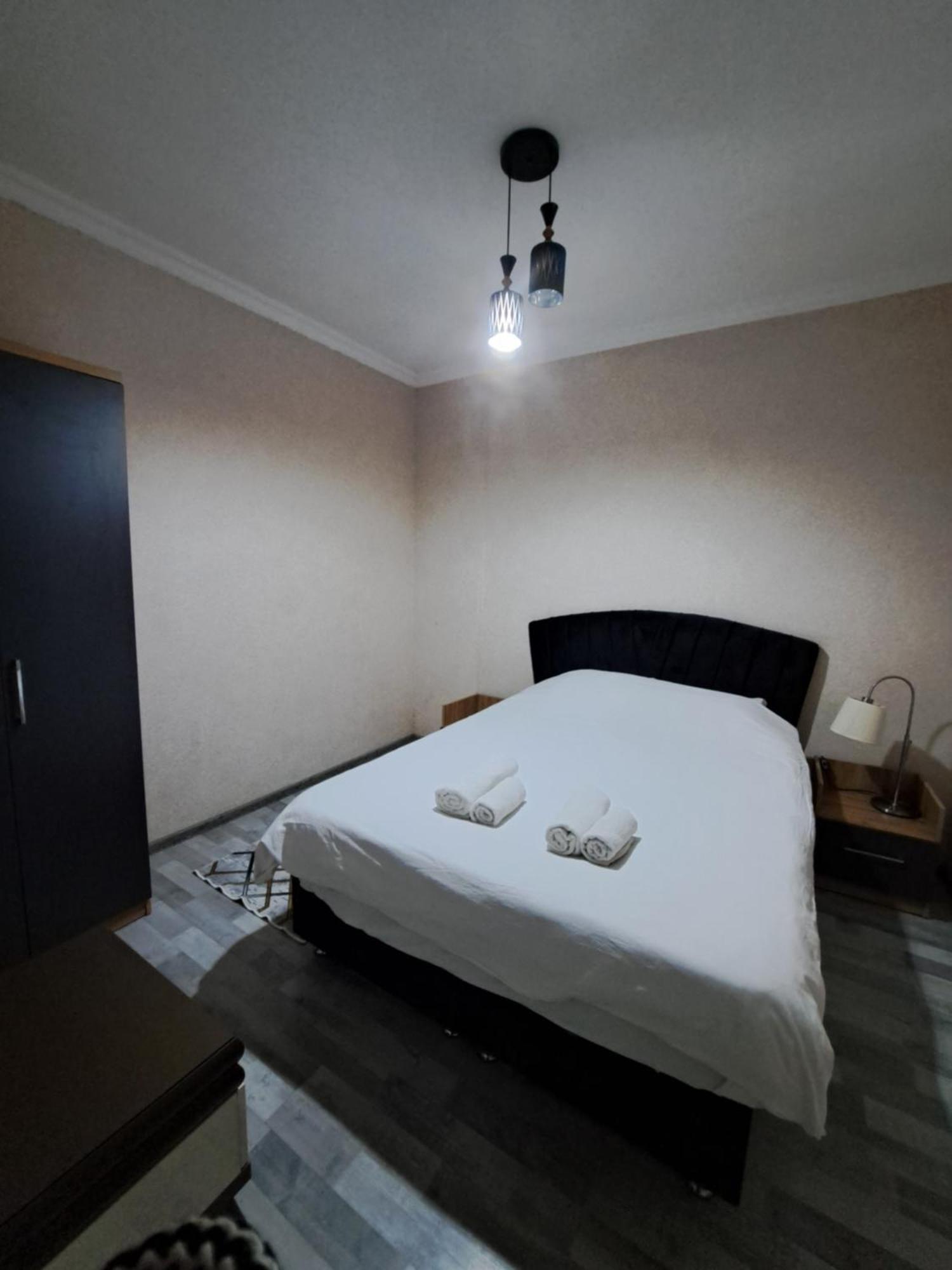 Karvi Hostel & Suites Batumi Esterno foto