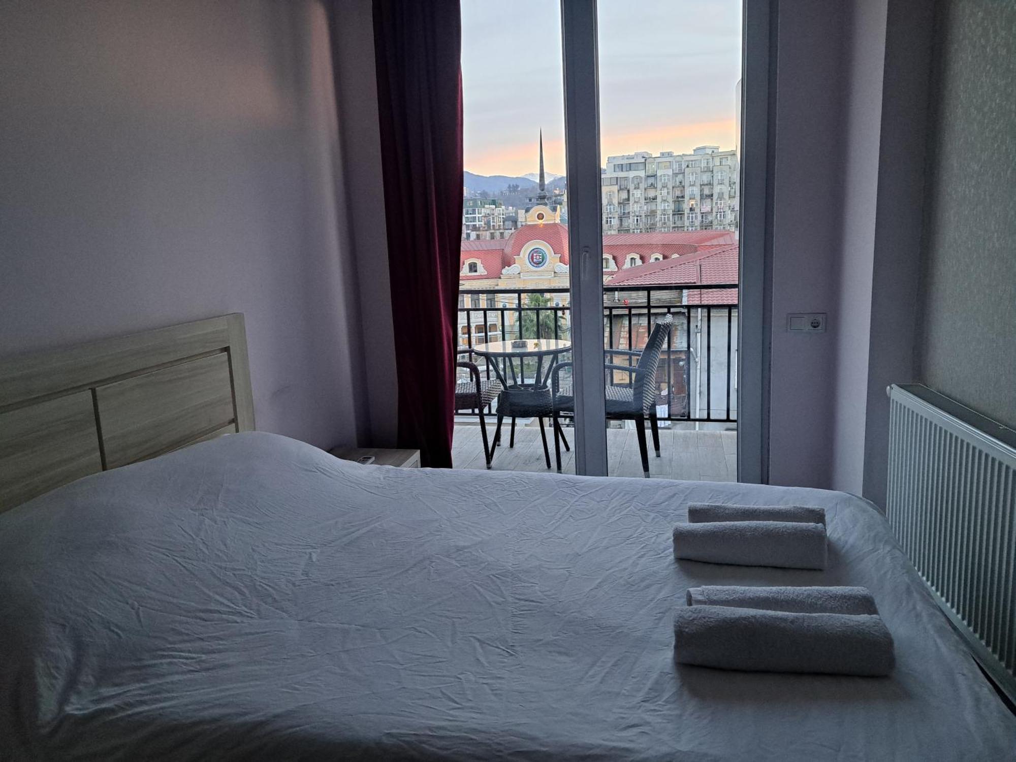 Karvi Hostel & Suites Batumi Esterno foto